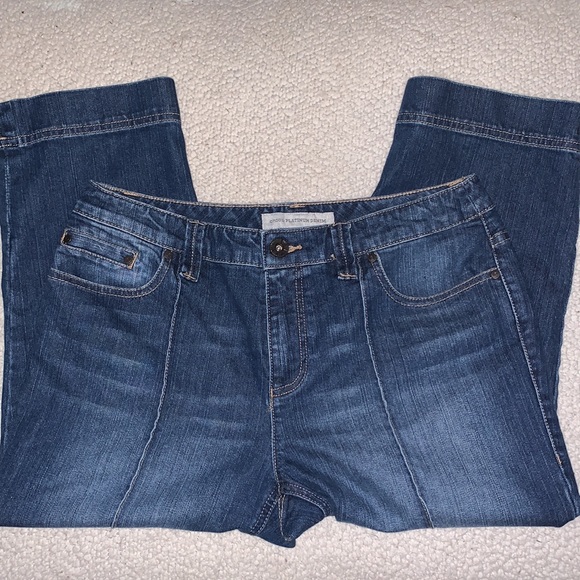 Chico’s Platinum Denim Capris — Chico’s Size 1 (M/8) — Ultimate Fit - Picture 2 of 7